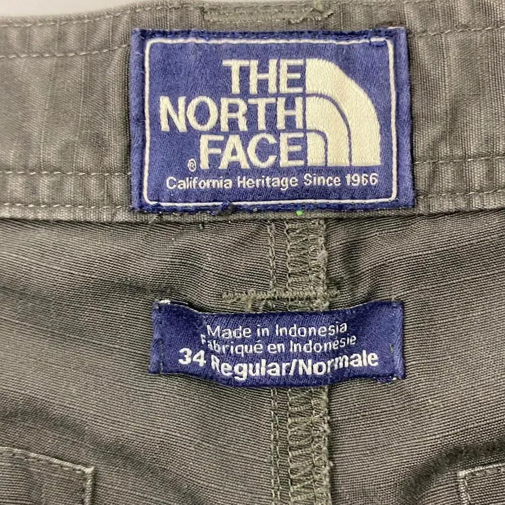 The North Face Men's Dark Gray Cargo Shorts - Men's size 34